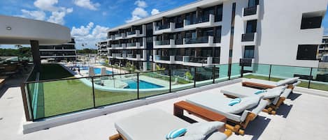 Classic Studio | Pool | 3 outdoor pools