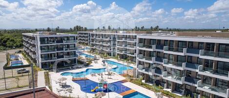 3 piscinas externas