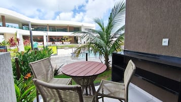 Studio | Outdoor dining