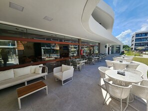 Outdoor dining - Makia Beach Experience (Ipojuca)