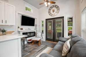 Smart TV, fireplace, DVD player