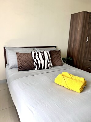 1 bedroom, iron/ironing board, WiFi, bed sheets - Quigle's Nook with Fast WiFi & Netflix @ Horizons 101 Condominium  (CITY OF CEBU (Capital))
