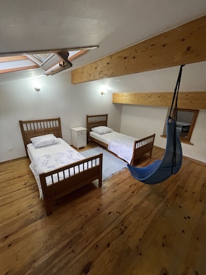 3 Schlafzimmer, Schreibtisch, Reisekinderbett, kostenloses WLAN