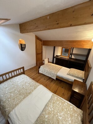 3 habitaciones, escritorio, cuna de viaje y wifi gratis 