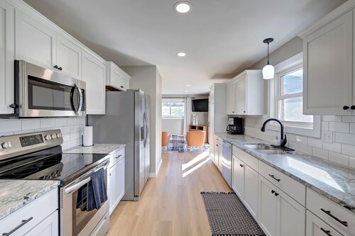 Beautiful 3 BR/2 Bath Very Close to IU & Downtown