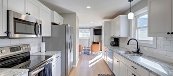 Beautiful 3 BR/2 Bath Very Close to IU & Downtown