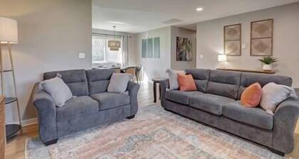 Beautiful 3 BR/2 Bath Very Close to IU & Downtown