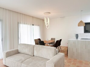 Smart TV - Villa Familiale à Deux pas de la Plage ou du Port Piscine Jardin et Parking (Valras-Plage)