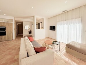 Smart TV - Villa Familiale à Deux pas de la Plage ou du Port Piscine Jardin et Parking (Valras-Plage)