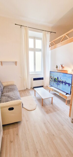 Smart TV - Your Prague Home (Hlavní mesto Praha)