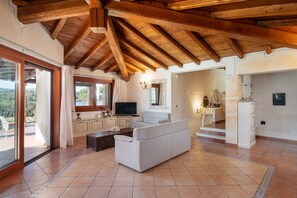 TV - Villa Karex - Sardinia Unlimited (San Teodoro)