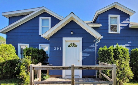 Exterior. Cozy one bedroom cottage on the edge of town. Close to trails and lakes.