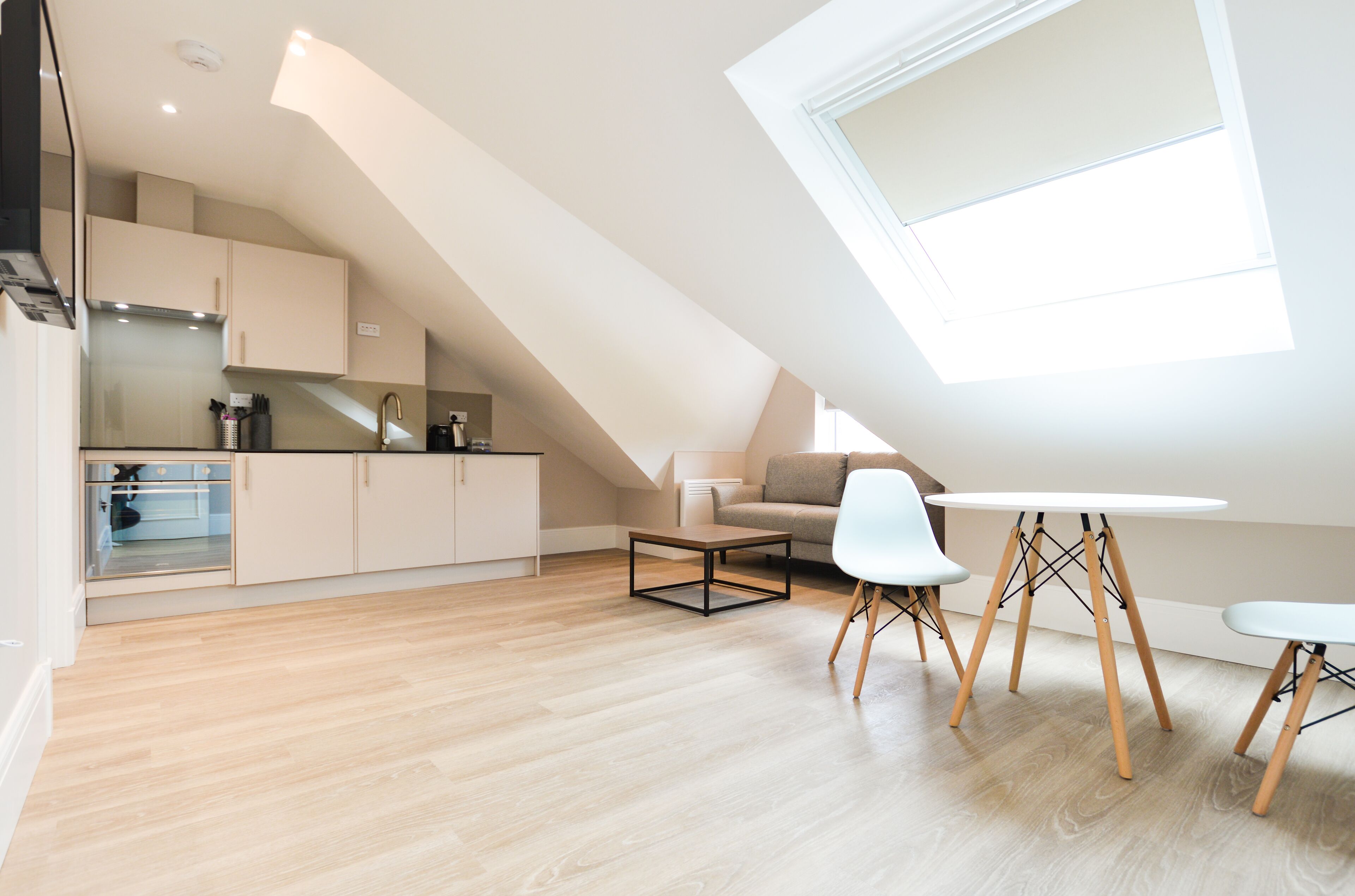 One Bedroom Apartment | Cocina privada | Frigobar, horno, parrilla de estufa y cafetera de espresso 