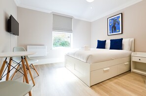Standard Studio Apartment | Hypo-allergenic bedding, iron/ironing board, free WiFi