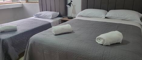 Basic House | 5 bedrooms, free WiFi