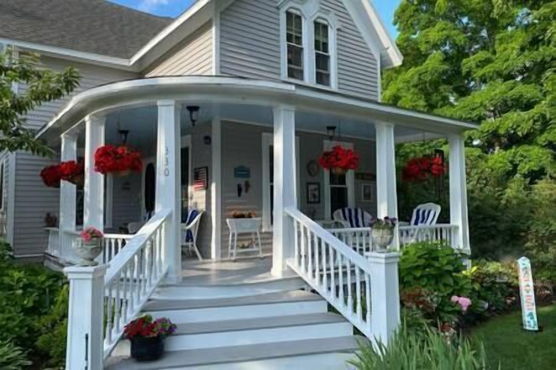 A Seasonal Dream Home Up North