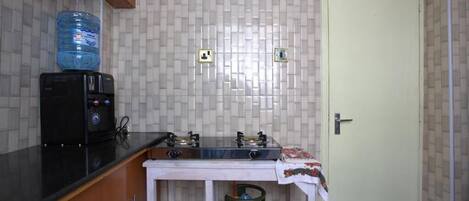 Cookware/dishes/utensils