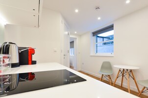 Single Studio Apartment | Private kitchen | Mini-fridge, microwave, stovetop, electric kettle