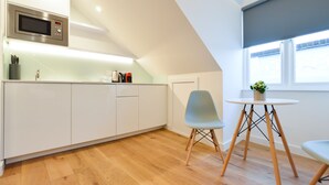 Standard Studio Apartment | Eget kjøkken | Minikjøleskap, mikrobølgeovn, kokeplater og vannkoker