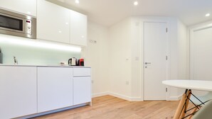 Single Studio Apartment | Oppholdsområde | Flatskjerm-TV