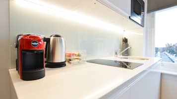 Standard Studio Apartment | Cucina privata | Mini-frigorifero, microonde, piano cottura, bollitore elettrico