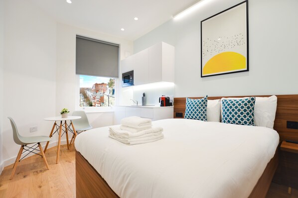 Small Studio Apartment | Hypo-allergenic bedding, iron/ironing board, free WiFi - West Hampstead Serviced Apartments by Concept Apartments (London)
