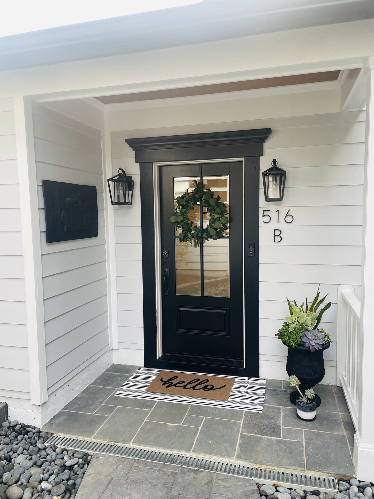 Charming New Casita Lower Riviera, Quiet, AC, 6 blocks to State St, Pet-Friendly