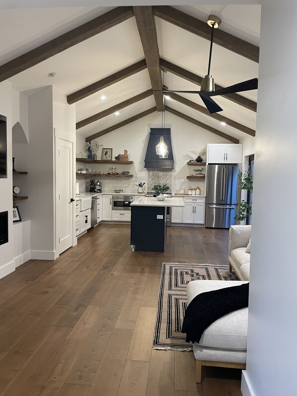 Interior - Charming New Casita Lower Riviera, Quiet, AC, 6 blocks to State St, Pet-Friendly (Santa Barbara)
