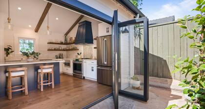 Charming New Casita Lower Riviera, Quiet, AC, 6 blocks to State St, Pet-Friendly