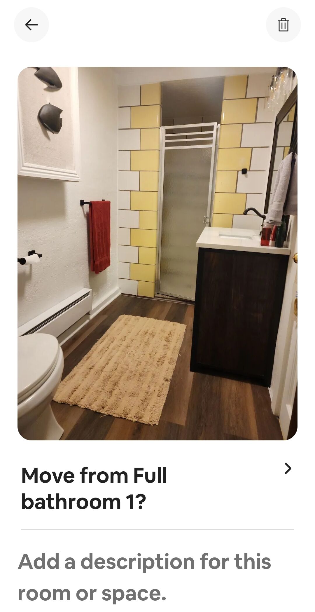 Séchoir à cheveux, serviettes fournies, savon, papier de toilette