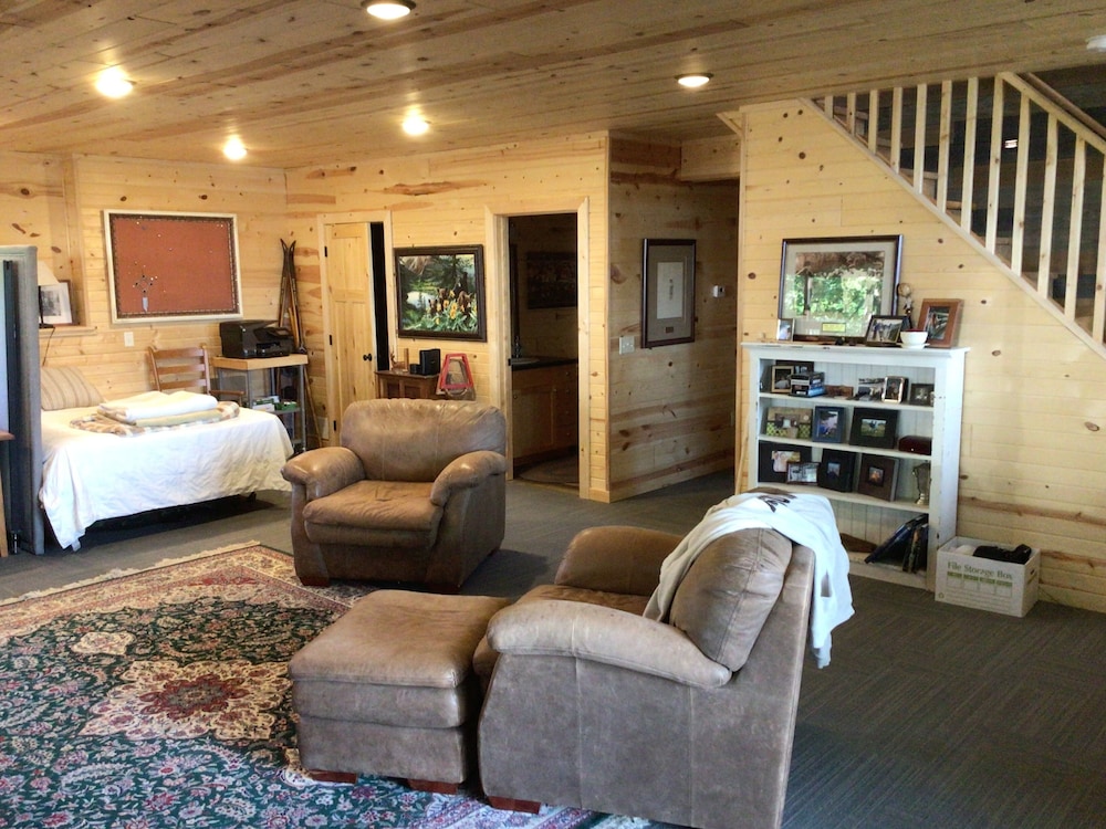 Wisconsin Lakehome in the Pine Trees with sand beach County