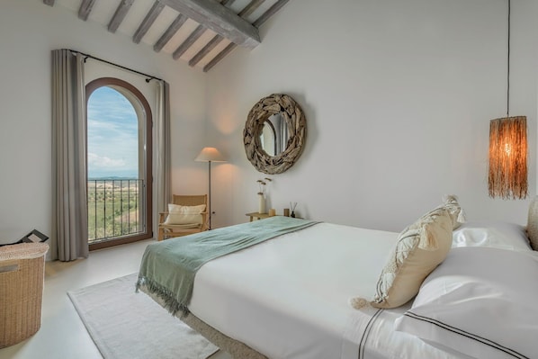 2 bedrooms, iron/ironing board, travel crib, free WiFi