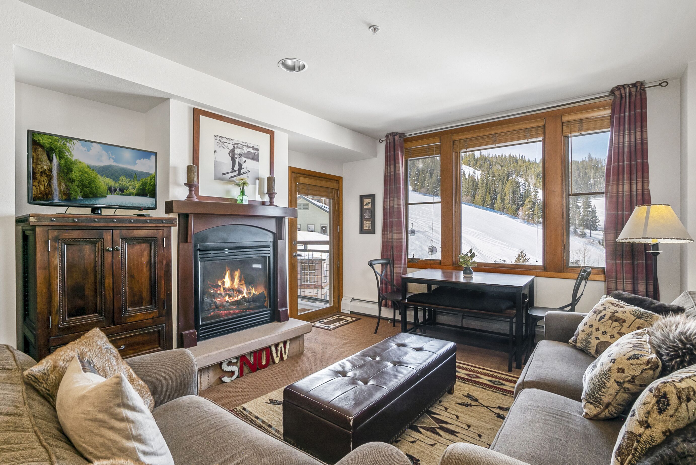 Cozy ski retreat with full slope view! Ski in ski out-Upgraded condo.