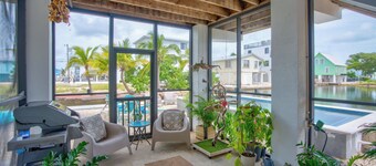 Water Views / Heated Swimming Pool / Hot Tub / Boat Dock
