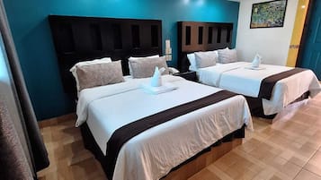 Habitación familiar | Escritorio, wifi gratis y ropa de cama