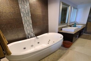 Handtücher, Seife, Toilettenpapier