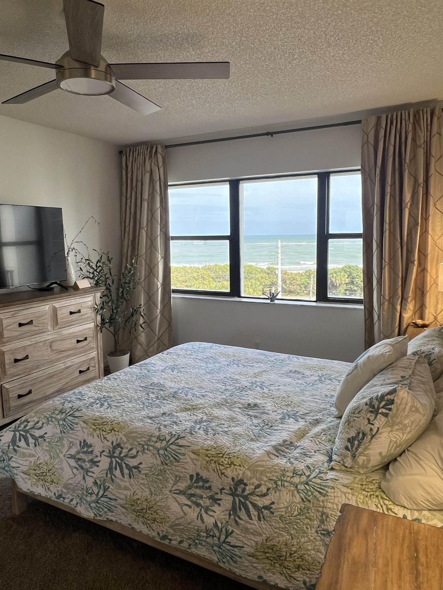 Beach front Treasure Coast Retreat with many amenities!