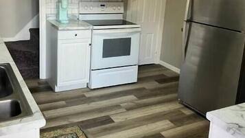 KylskÄp, mikrovÄgsugn, ugn och spishÀll