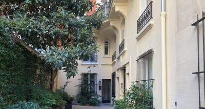 Spacious, soothing and intimate Tour Eiffel 1b Apartment