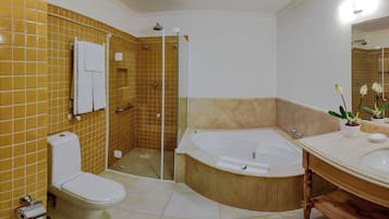 A bathroom with a toilet, shower, and bathtub.