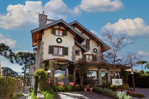 Front of property - Hotel Solar D' Izabel (Campos do Jordão)