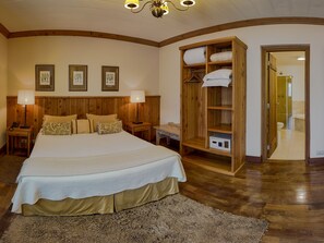 Premium Room | 1 bedroom, minibar, in-room safe, desk