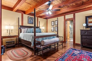 3 bedrooms, desk, iron/ironing board, travel cot - Cozy Haven | Shared Pool • Firepit • Hot Tub (Fredericksburg)