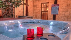 Spa - Cozy Haven | Shared Pool • Firepit • Hot Tub (Fredericksburg)