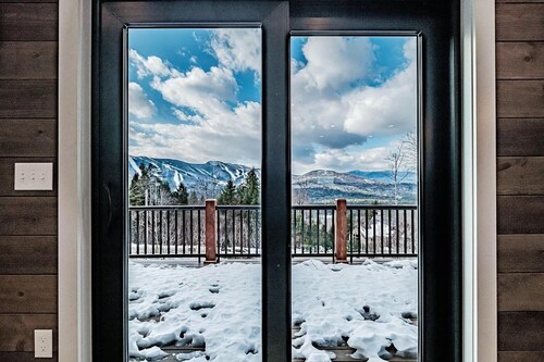 3 Min to Slopes  | Stunning Mountain View