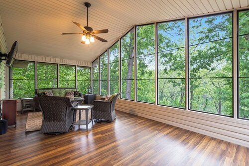 Lakefront, Dock, Remodeled, Views, screen porch, Kayaks!