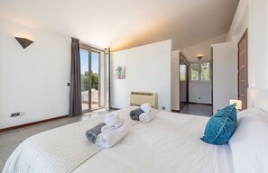 3 soveværelser, pengeskab på værelset, strygejern/strygebræt