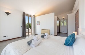 3 quartos, Wi-Fi de cortesia, roupa de cama