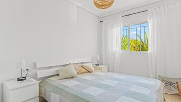 2 bedrooms, iron/ironing board, free WiFi, bed sheets