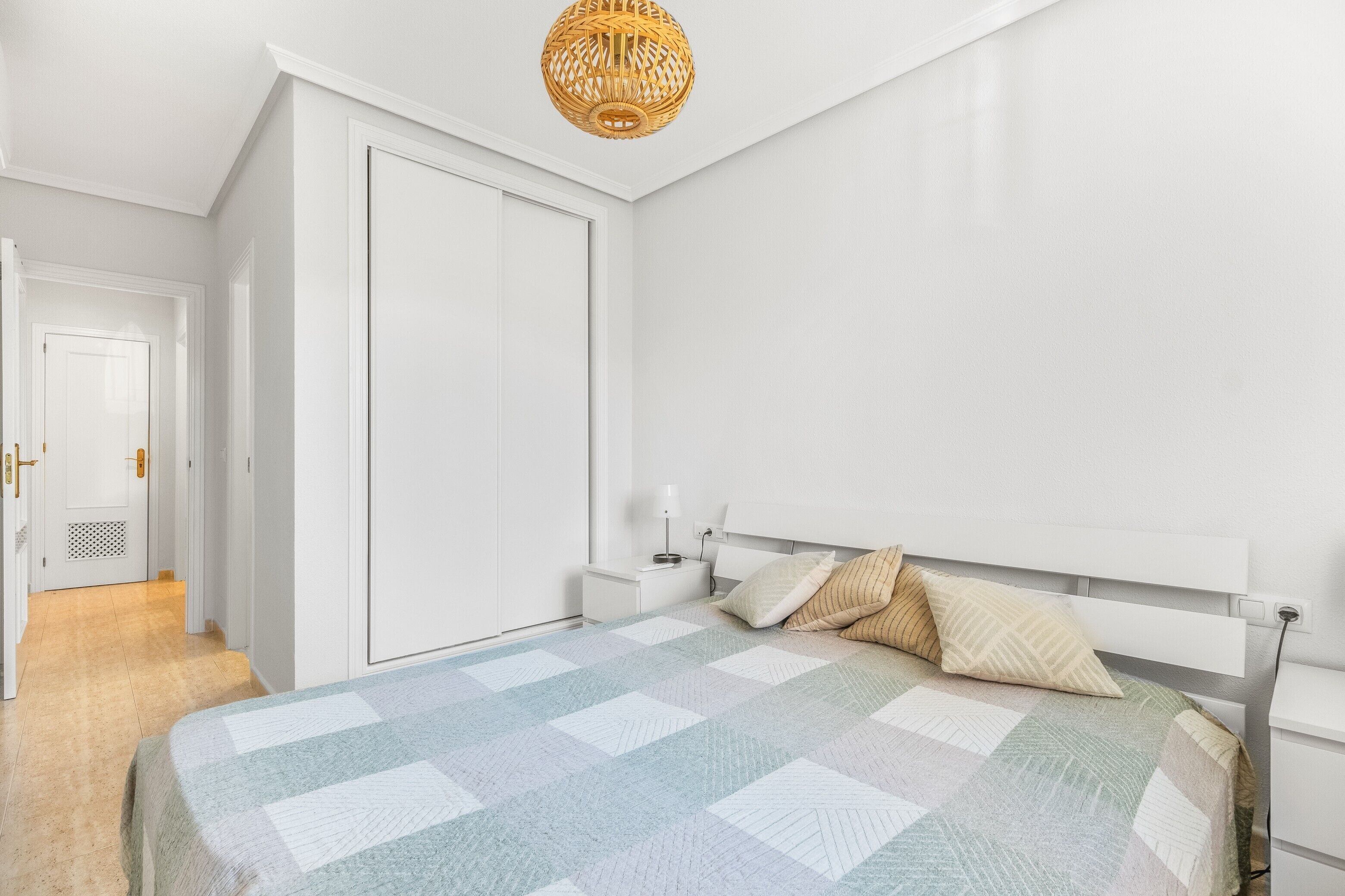 2 室のベッドルーム、アイロン / アイロン台、WiFi (無料)、ベッドシーツ